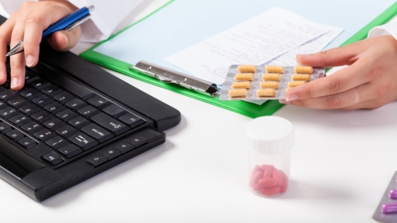 free medication review with pharmacist at home or LTC